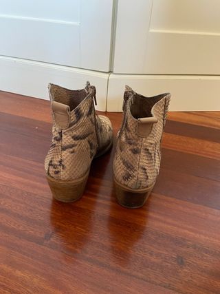 Botines piel de serpiente 
