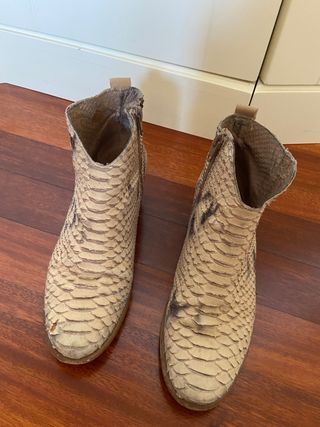 Botines piel de serpiente 