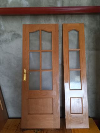 Varias puertas madera de roble
