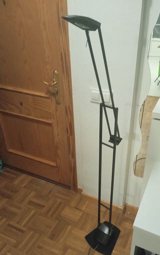 Lampara de suelo.
