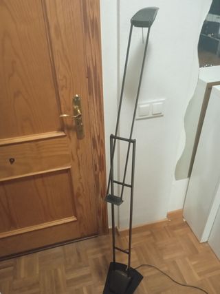 Lampara de suelo.