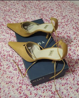 Zapato salón color camel