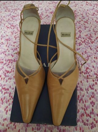 Zapato salón color camel