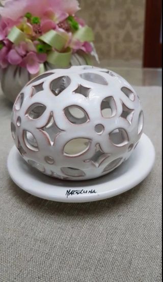 ceramica da esposizione con candela