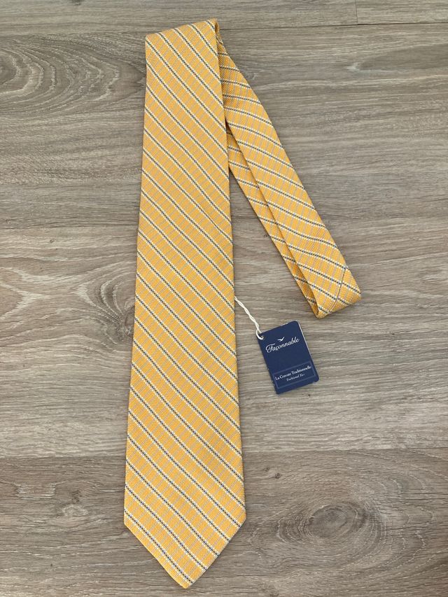 Corbata de seda amarilla Faconnable, sin estrenar