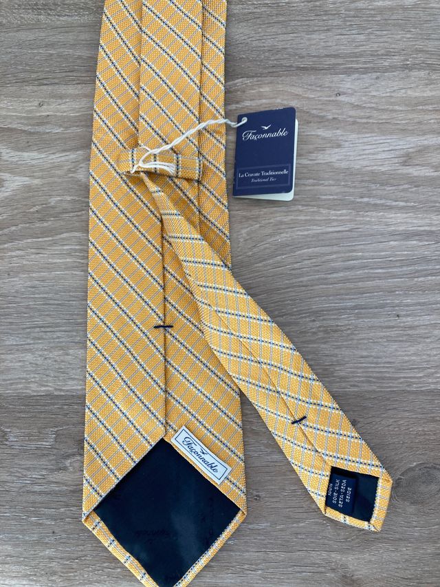 Corbata de seda amarilla Faconnable, sin estrenar