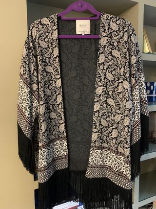 Kimono con flecos de Zara