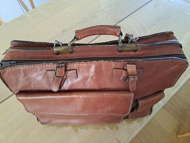 Maletín de piel