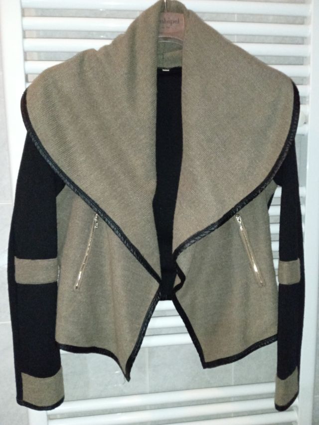Giacca beige e nera da donna. Tg S/M.