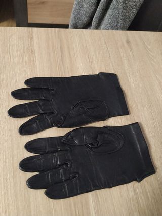 Guantes de piel negros