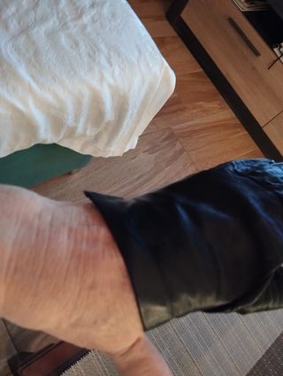 Guantes de piel negros
