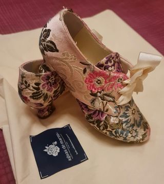 se vende o alquila traje de fallera