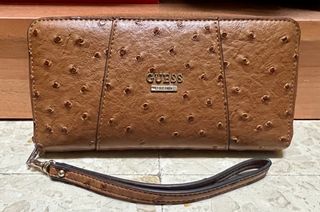 Bolso Guess marrón con cartera a juego