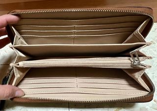 Bolso Guess marrón con cartera a juego