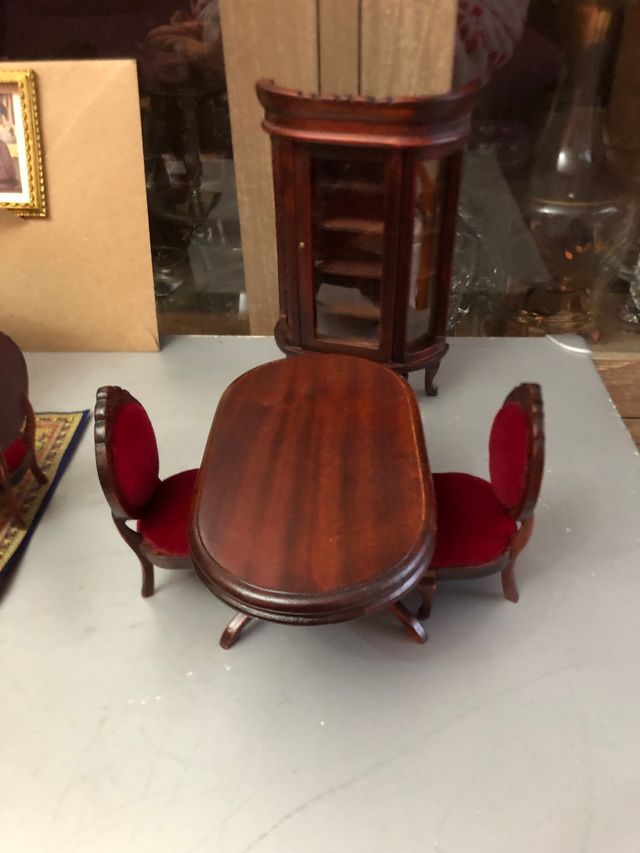 Muebles de casa de muñecas