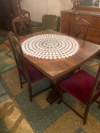 Mesa de madera antigua