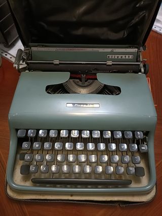Maquina de Escribir Olivetti pluma 22