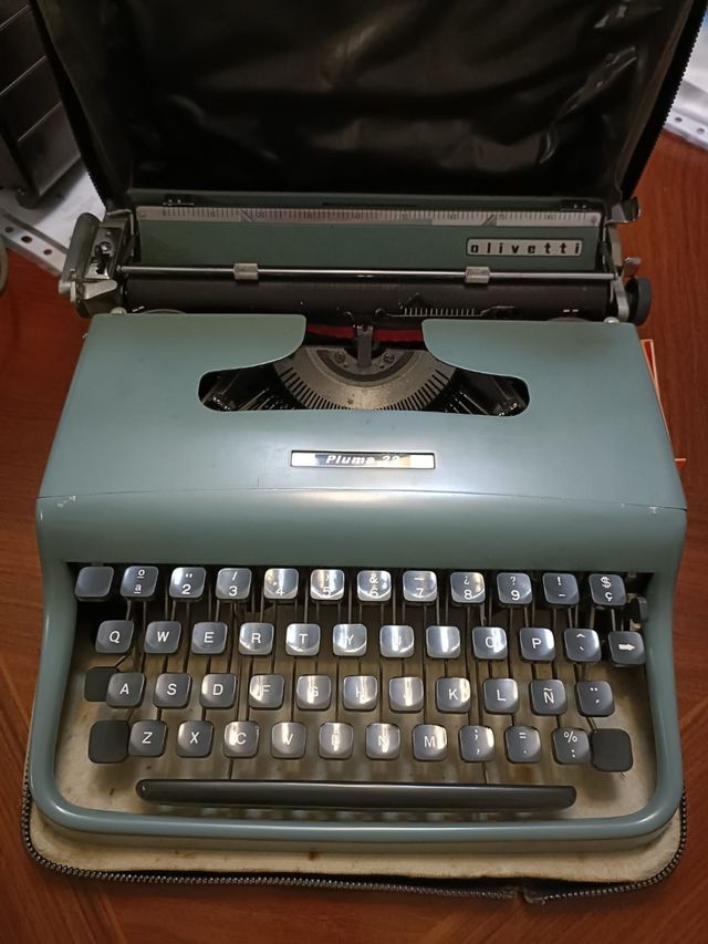 Maquina de Escribir Olivetti pluma 22