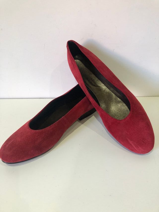 Zapatos manoletinas de ante rojo