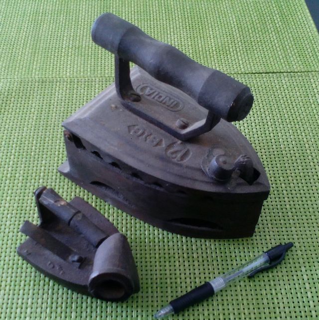 2 PLANCHAS antiguas de HIERRO a CARBÓN