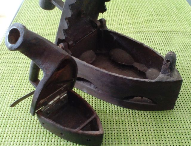 2 PLANCHAS antiguas de HIERRO a CARBÓN