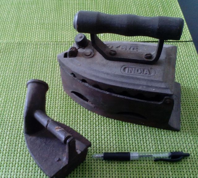 2 PLANCHAS antiguas de HIERRO a CARBÓN