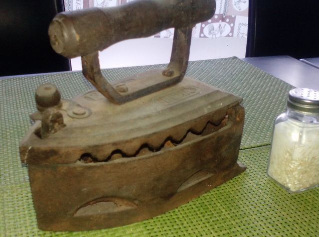 2 PLANCHAS antiguas de HIERRO a CARBÓN