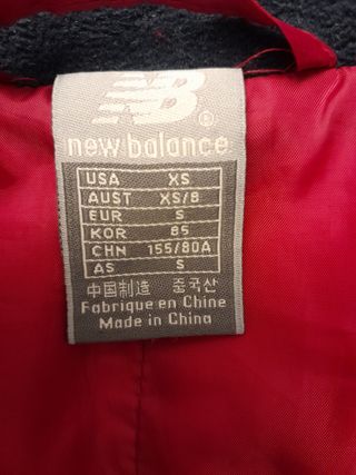 Parka  New Balance mujer roja