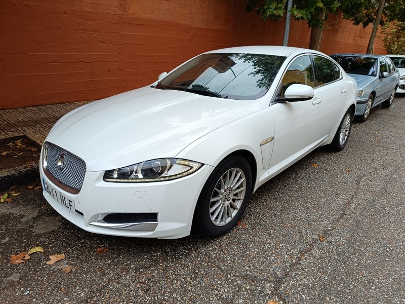 Jaguar XF 2012 - foto 1