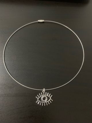 Collar con ojo