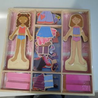 Juego magnético para vestir muñecas.