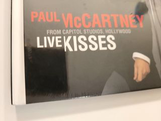 Paul McCartney.Live Kisses DVD+libro sin desmbalar