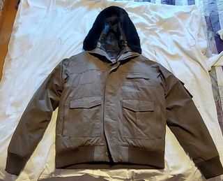 Cazadora Parka Quicksilver con capucha.