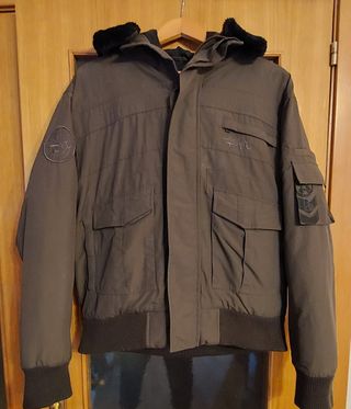 Cazadora Parka Quicksilver con capucha.