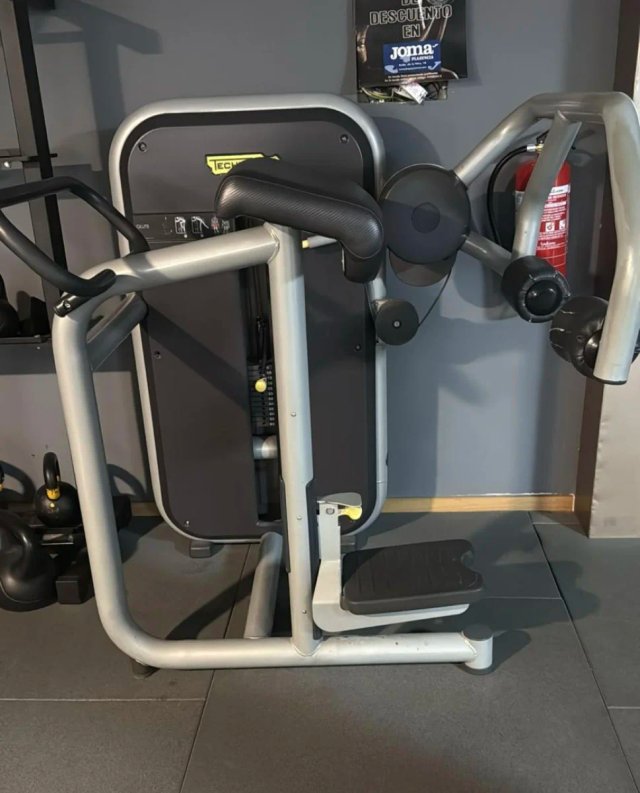 Máquina TECHNOGYM Glute Element.