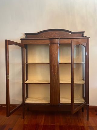 Espectacular Vitrina Eduardiana de Caoba