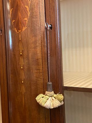 Espectacular Vitrina Eduardiana de Caoba