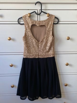 Vestido lentejuelas dorado con espalda en corazón 