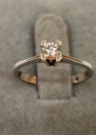 Anillo con diamante
