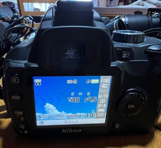 cámara NIKON D60 Réflex + Trípode y extras