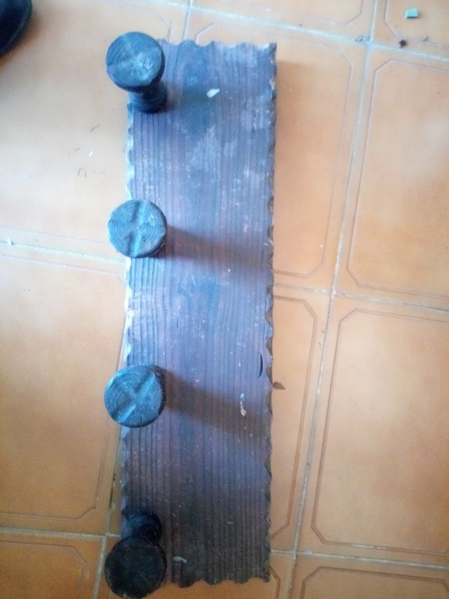 perchero de madera antiguo