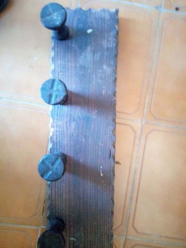 perchero de madera antiguo