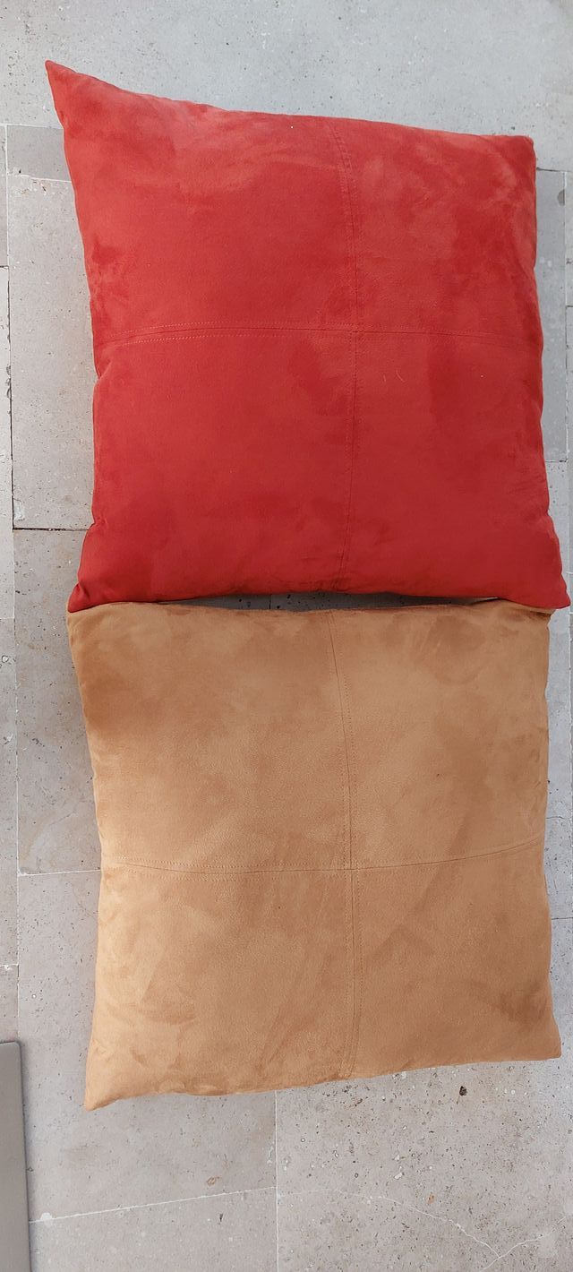 Cuscino Maisons du Monde 60x60 in pelle scamosciata con imbottitura