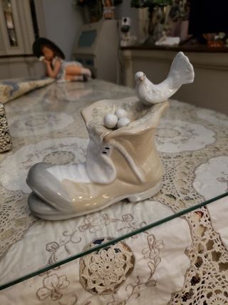 Figura porcelana con paloma