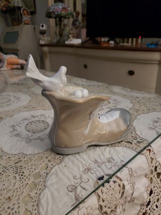 Figura porcelana con paloma