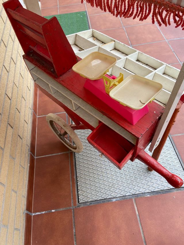 Antiguo mercado madera ruedas grande goma dura