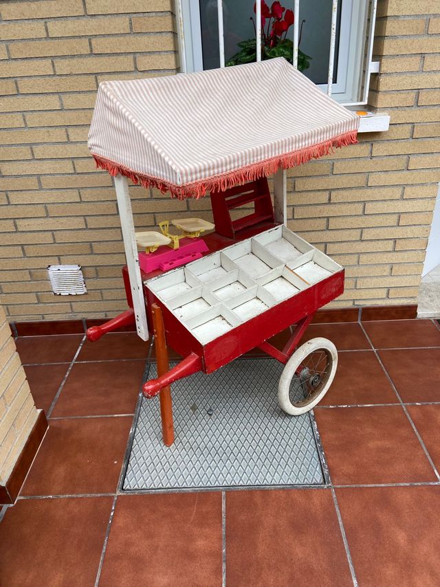 Antiguo mercado madera ruedas grande goma dura