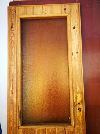 Puerta de madera rústica de pino