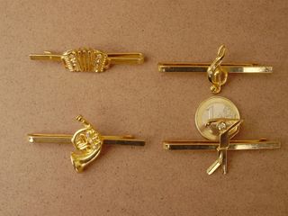 Lote de 4  sujetacorbatas dorados