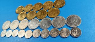 Lote 26 monedas diferentes 1 Pta Juan Carlos I